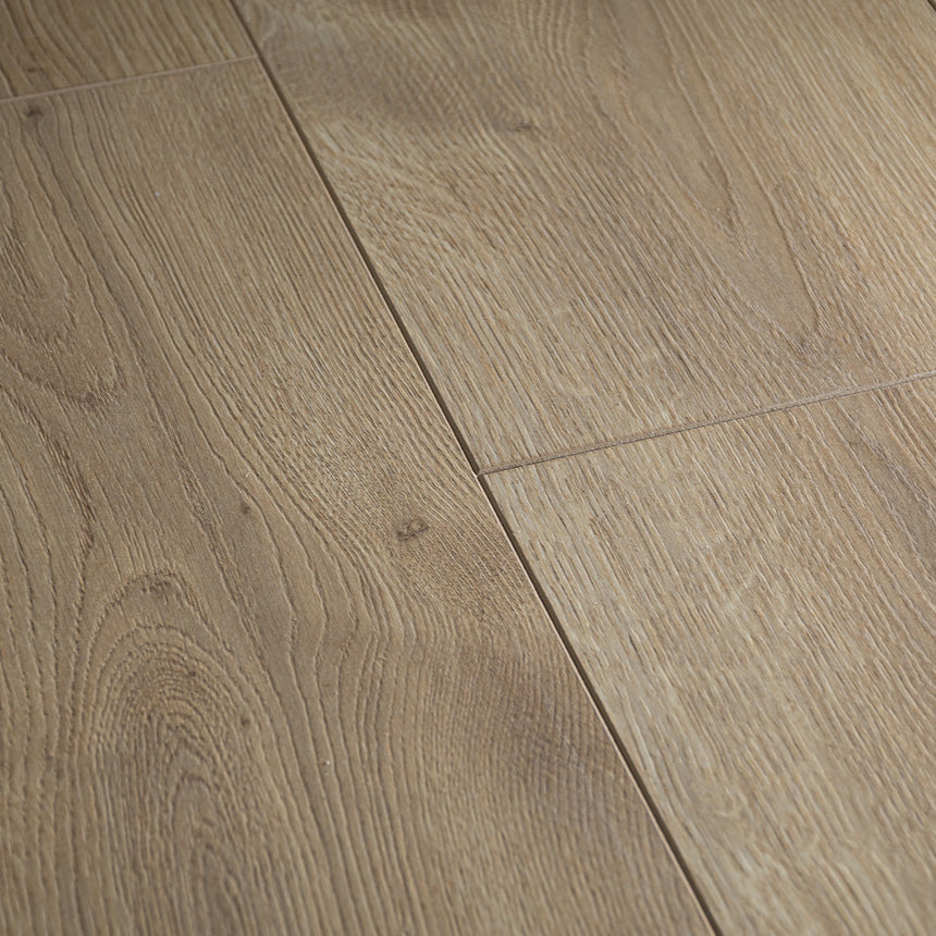 Adaja Eiche D40792 Robusto Villa 12mm Laminate Flooring by Kronotex