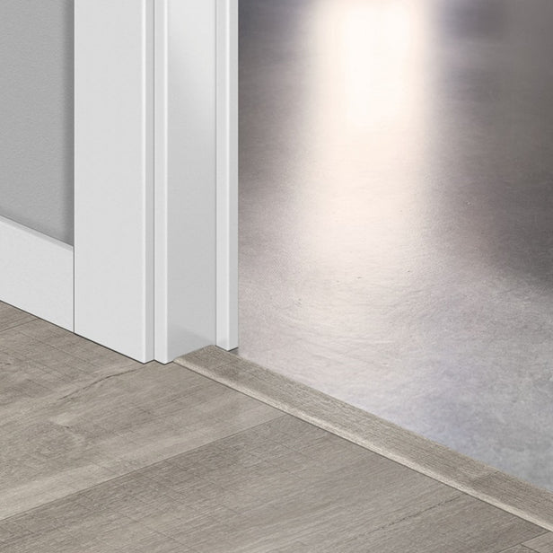 Canyon Oak Grey Sawcut QSVINCP40030 Incizo Door Bar by Quick-Step