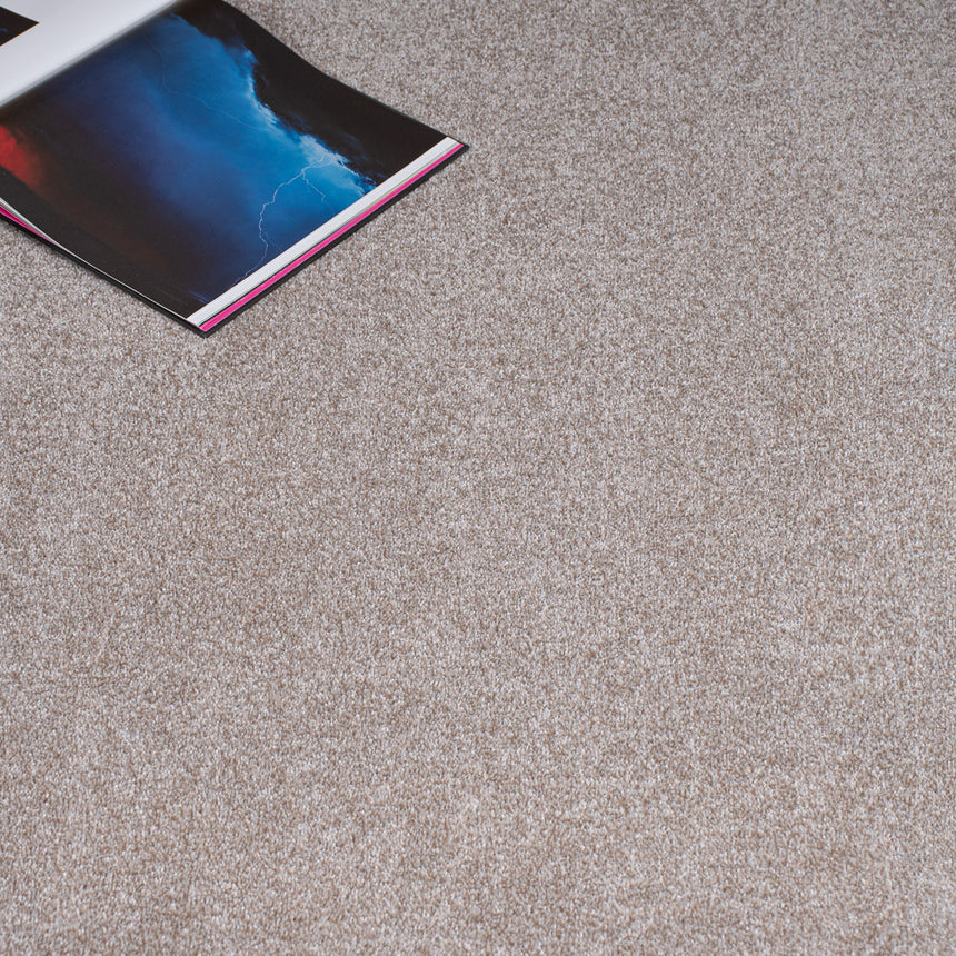 Full Moon 690 Soft Noble Saxony Carpet Clearance