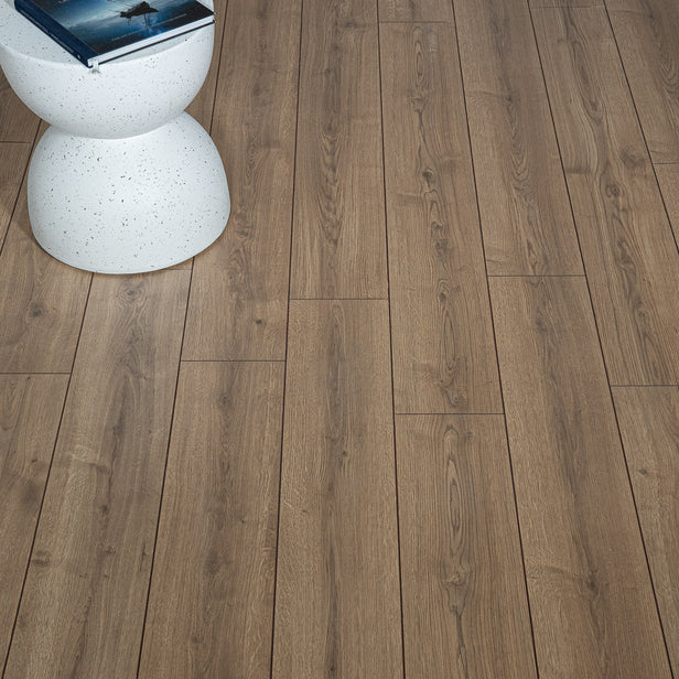 Jalon Oak D40782 Robusto Villa 12mm Laminate Flooring by Kronotex