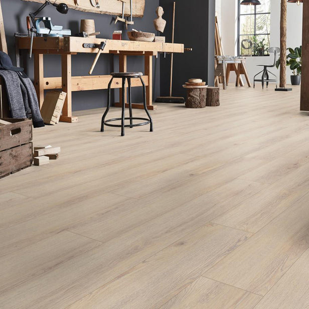 Norfolk Oak Beige D80582 Robusto Villa 12mm Laminate Flooring by Kronotex
