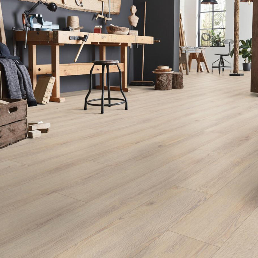Norfolk Oak Beige D80582 Robusto Villa 12mm Laminate Flooring by Kronotex