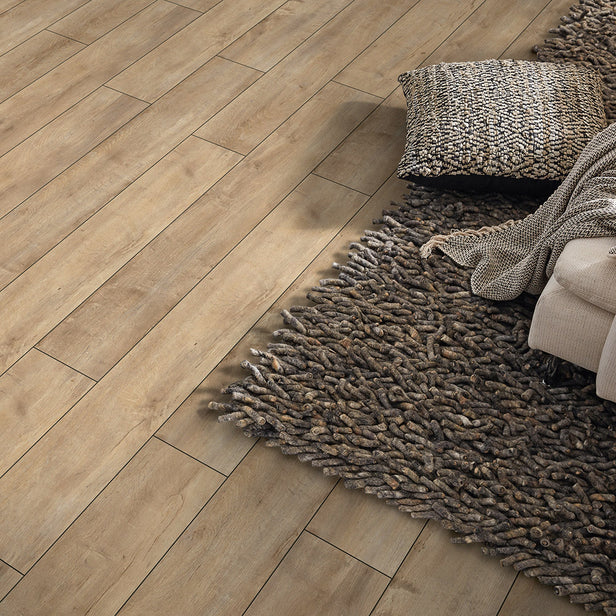 Oriental Oak Beige D4982 Exquisit 8mm Laminate Flooring by Kronotex