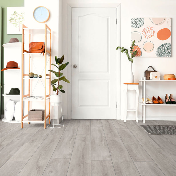 Premium Oak Grey D4956 Robusto Villa 12mm Laminate Flooring by Kronotex