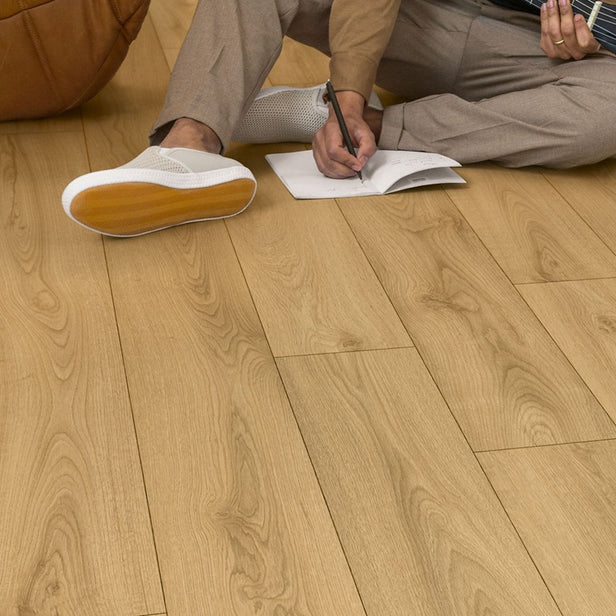 Sandy Oak CLM5801 Classic 8mm Laminate Flooring by Quick-Step