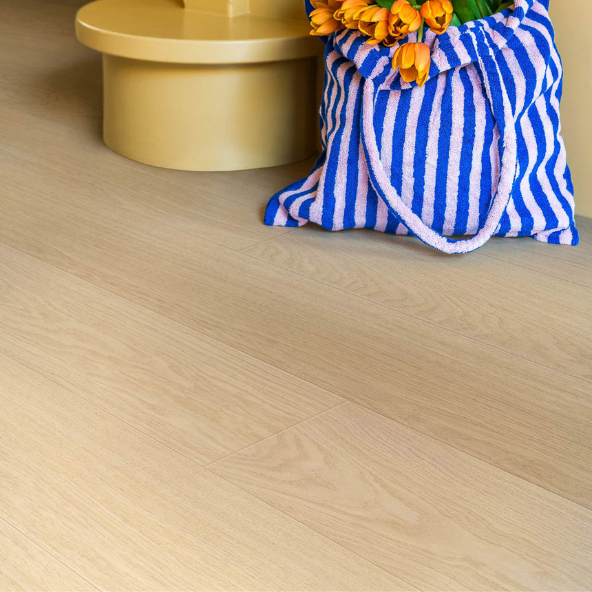 White Varnished Oak IM3105 Impressive 8mm Laminate Flooring by Quick-Step