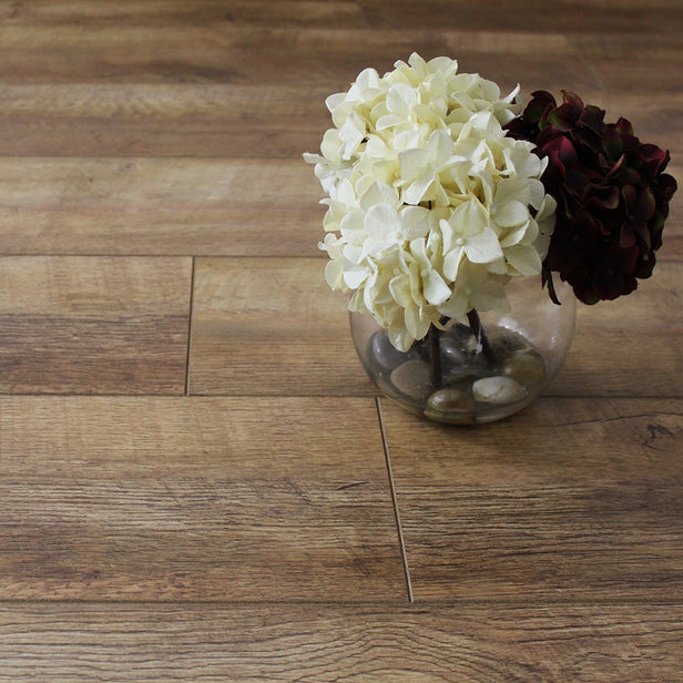 Old Oak Cuatro 8mm Laminate Flooring