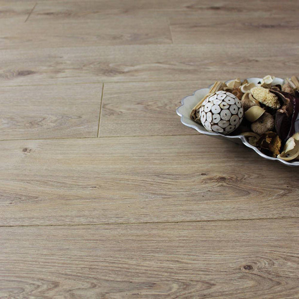 Elegant Oak Cuatro 8mm Laminate Flooring